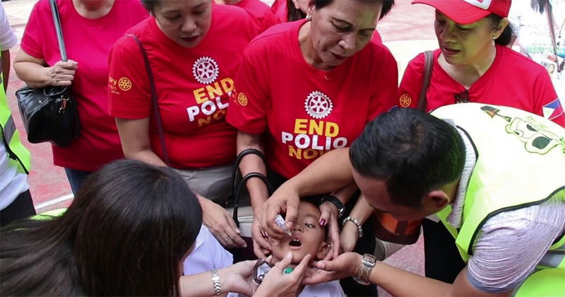 DOH administers polio vaccine.