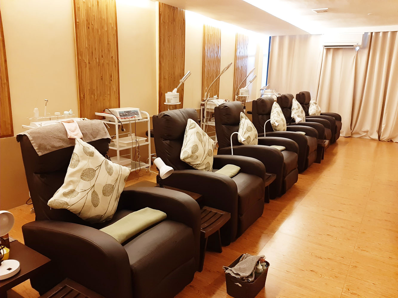 Spa Olivenza Iloilo massage chairs in facial room.