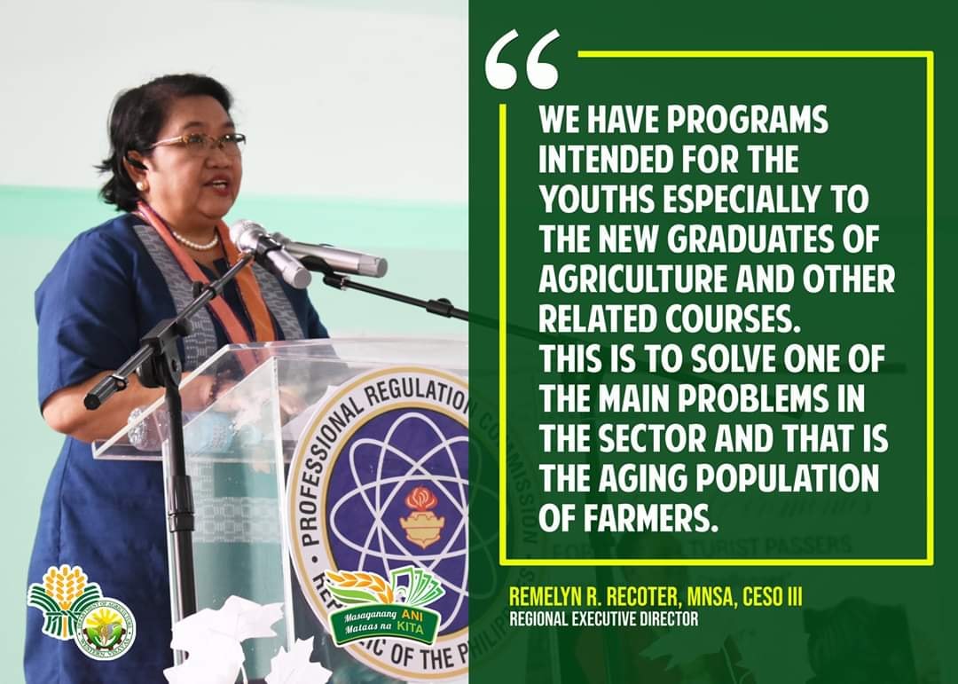 DA-6 regional director remelyn recoter addresses newly-licensed agriculturists in a mass-oathtaking at University of Antique.