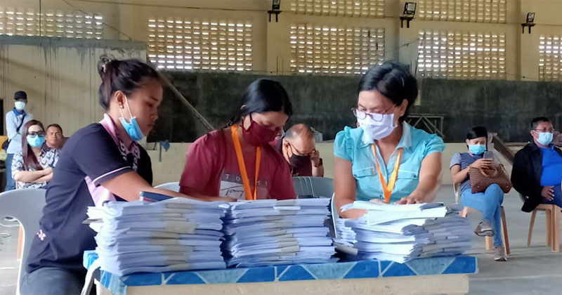 SAC form distribution in Pilar, Capiz.