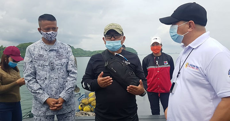 Guimaras Governor Samuel Gumarin and OCD-6 Director Jose Roberto Nunez check the areas affected by AC Energy oil spill.