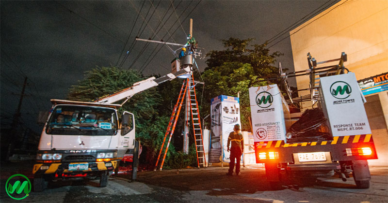 MORE Power Iloilo repairs electrical lines.