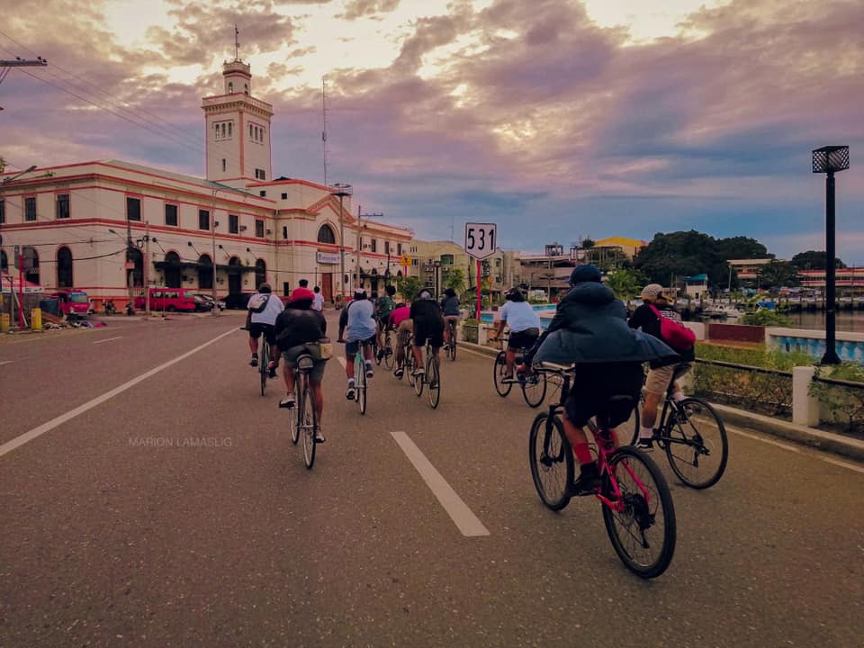 Artists and bikers conjugate as Cycling heARTs. Photo by Marion Lamaslig as shared by Rock Drilon on his Facebook.