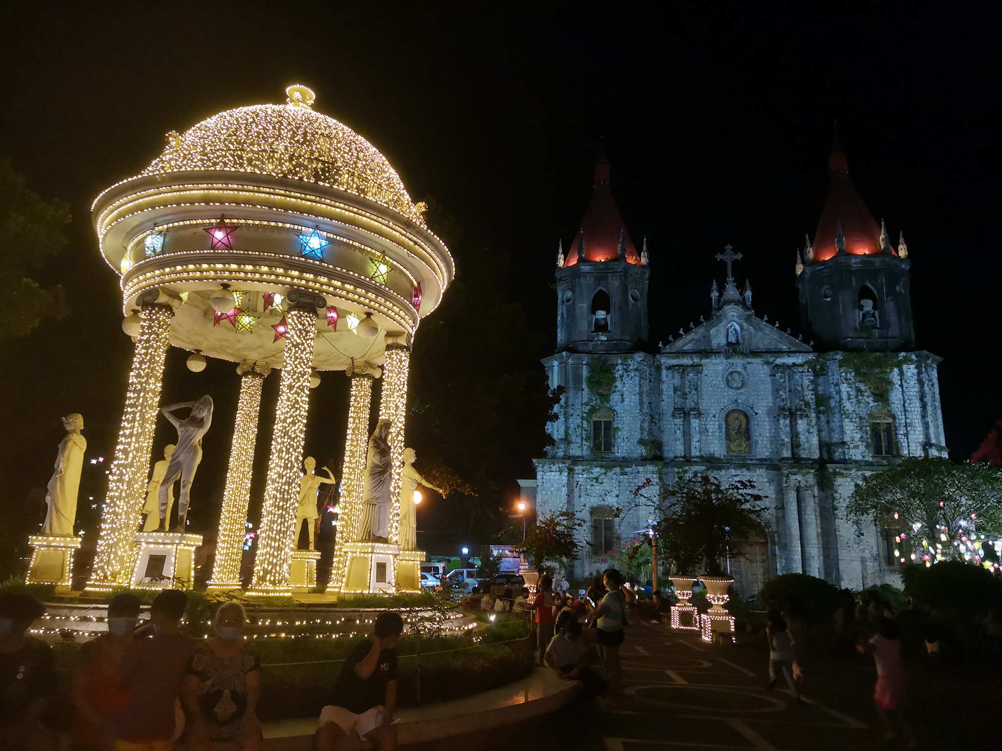 Iloilo holiday spots 2020 molo plaza lights