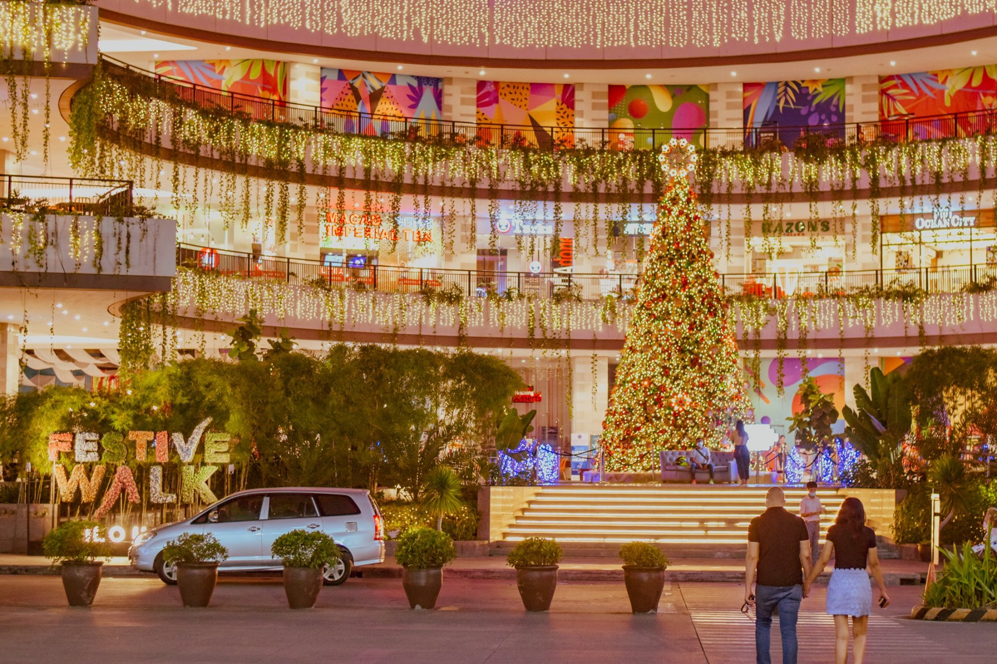 Iloilo holiday spots 2020 festive mall