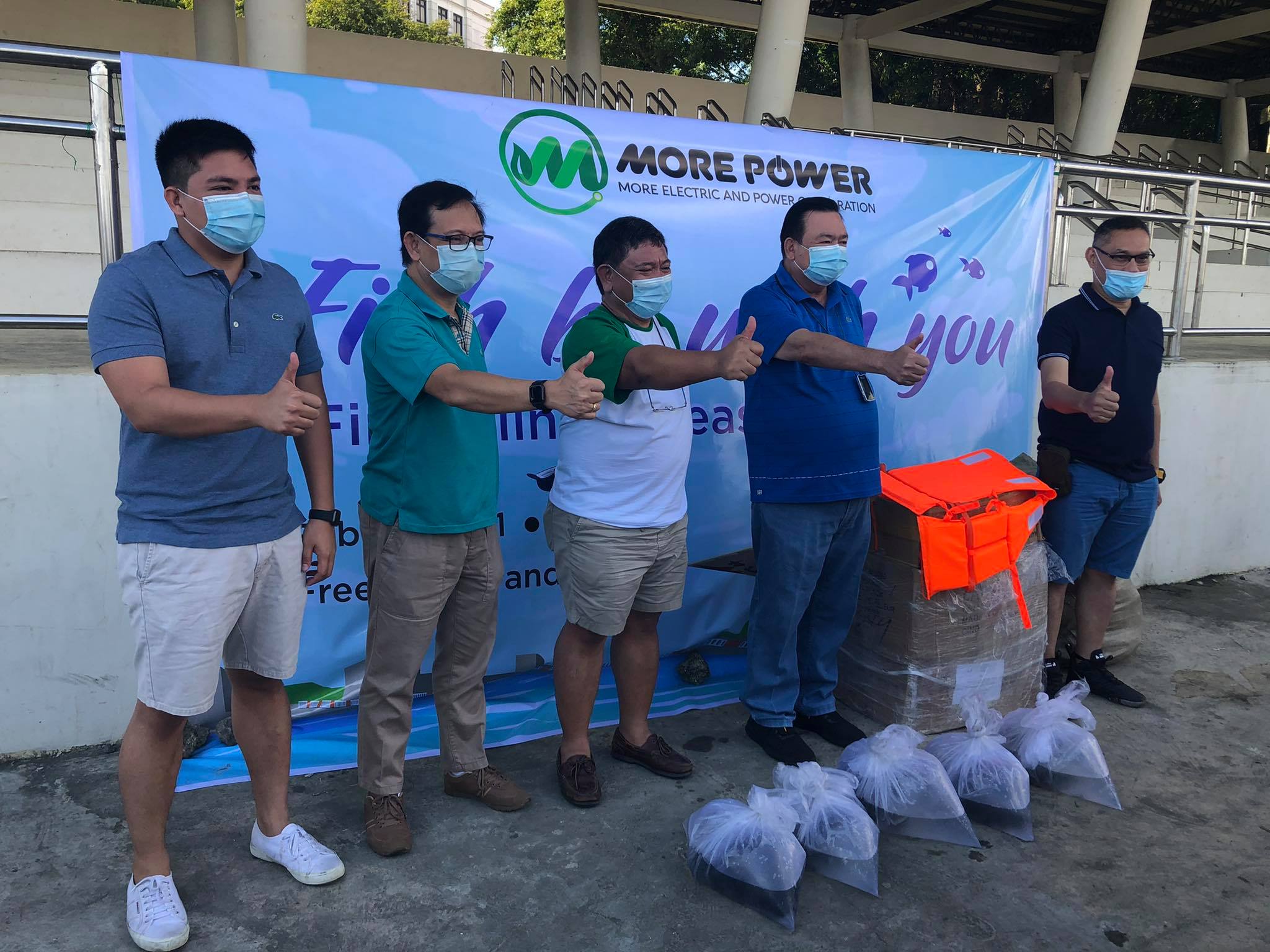 Iloilo City Mayor Jerry P. Treñas and MORE Power President and COO Roel Z. Castro pose for a photo op