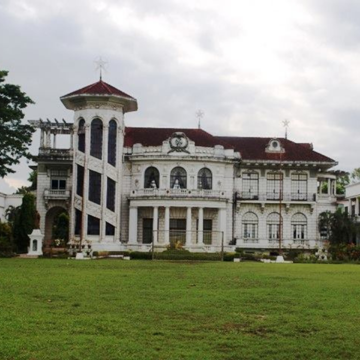 Lizares Mansion