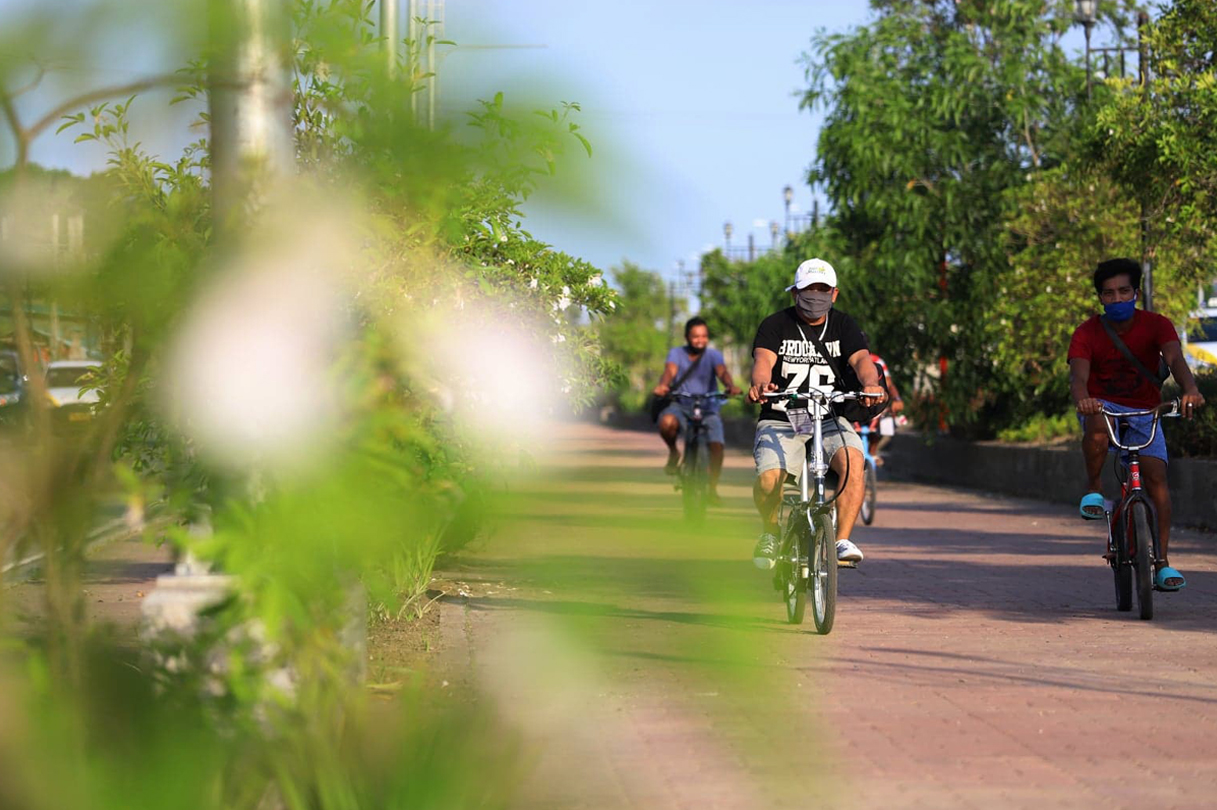 The Iloilo City Government plans to interconnect bike lanes all over the urban center for easier transport and safer mobility, especially to those who bike to and from their workplace.