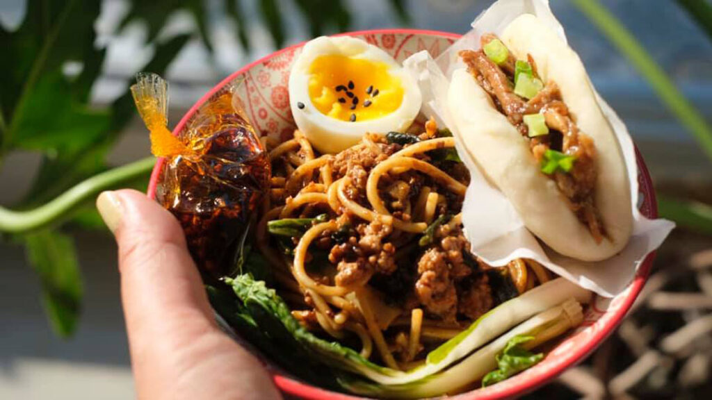 Sichuan noodles with bao