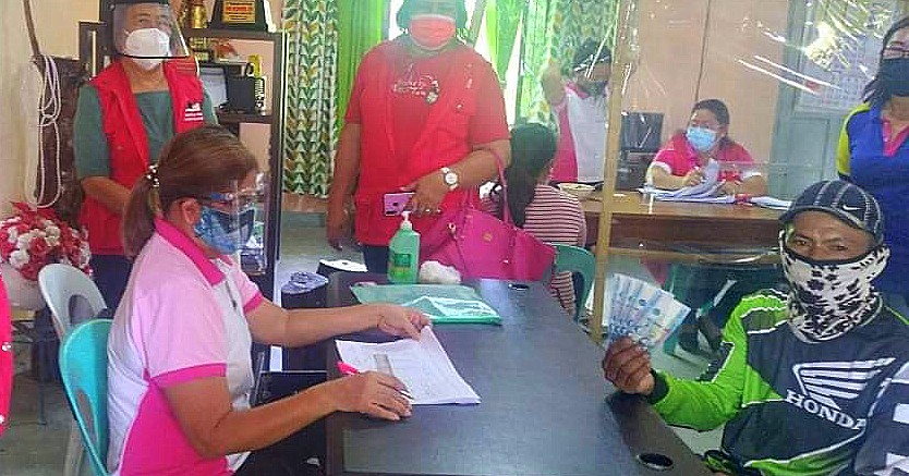 DSWD cash assistance distribution in Mina, Iloilo.