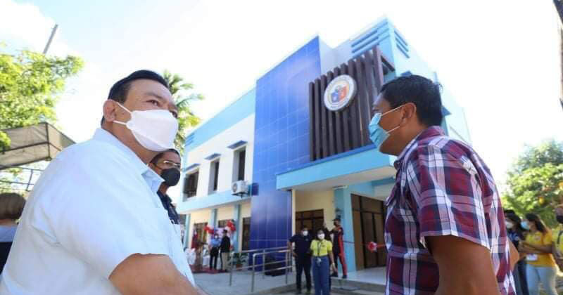 Mayor Jerry Trenas led the opening of ICARE center in Calumpang.