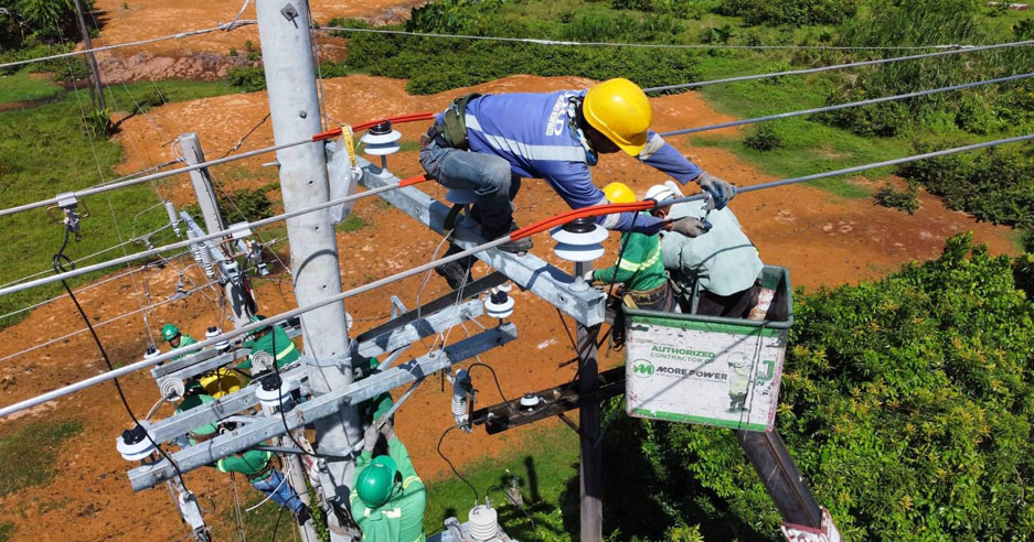 MORE Power linemen doing work safely.