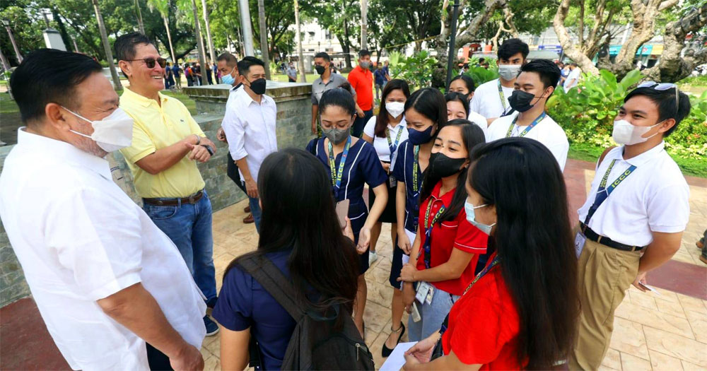 Mayor Jerry Trenas talks to academic awardees of ICCC who received cash incentives.