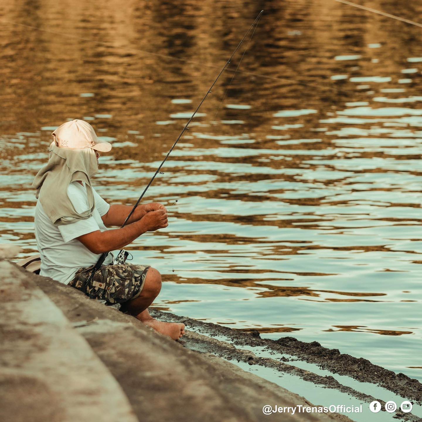 Fishing at Iloilo River