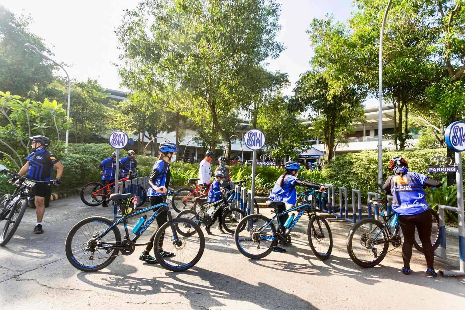 SM City Iloilo has heeded the call of Ilonggo cyclists for a more bike-friendly facilities by putting up new bike racks with a bike repair station in a much better location at Southpoint area.