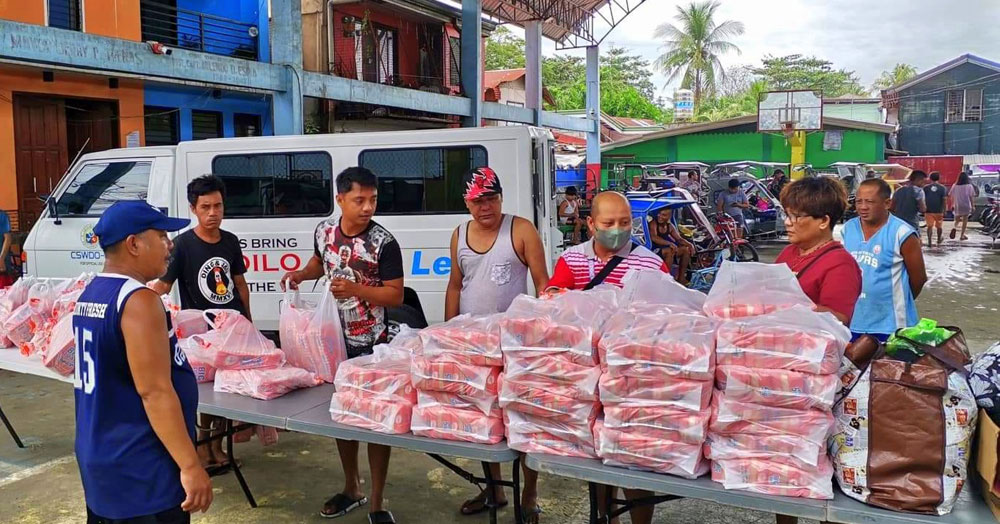 Carlos Bakeshop donated breads for affected families of typhoon Paeng.