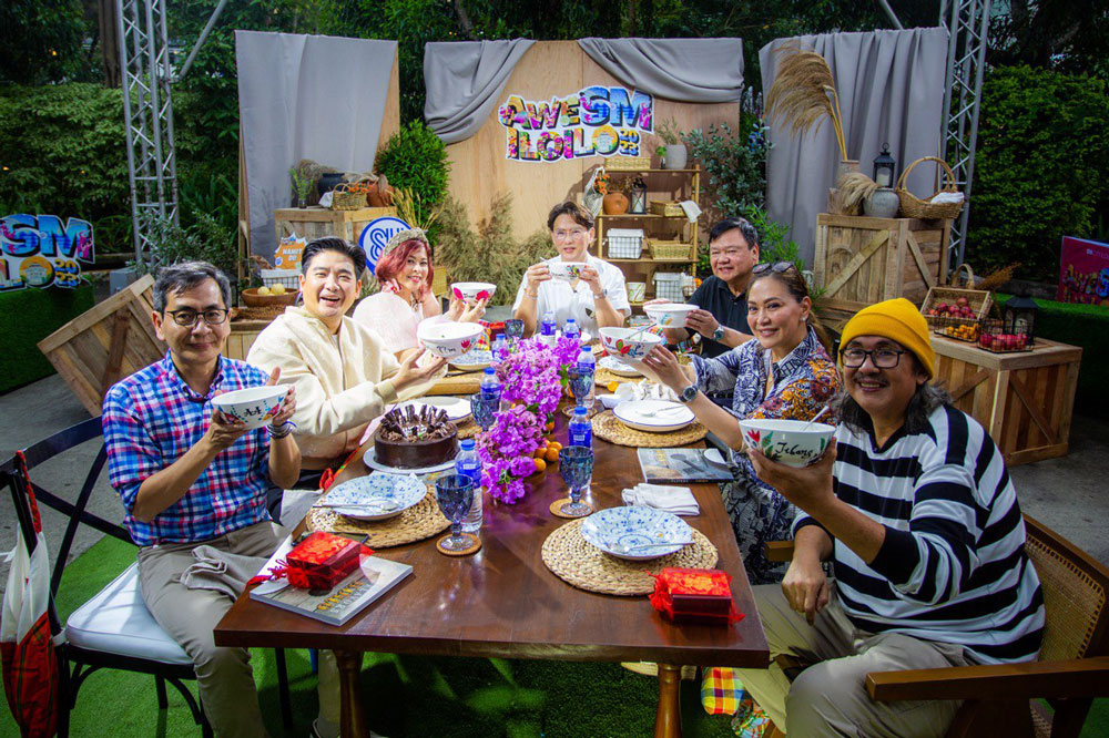 Conversation over Batchoy with Iloilo City Mayor Jerry Trenas, SM Supermalls president Steven Tan, lifestyle columnist and philanthropist Tessa Prieto, TV personality Tim Yap, veteran broadcaster Karen Davila, Manila Bulletin’s Arnel Patawaran and renowned Iloilo Chef, Rafael "Tibong" Jardeleza Jr.