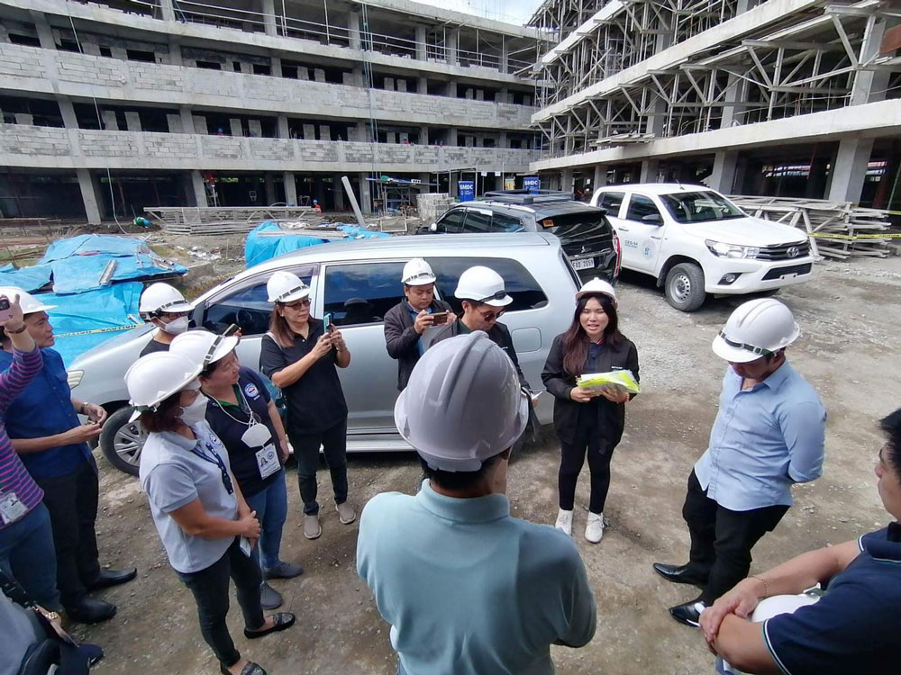 Topping off ceremony of low-rise condo for Iloilo City Hall employees.