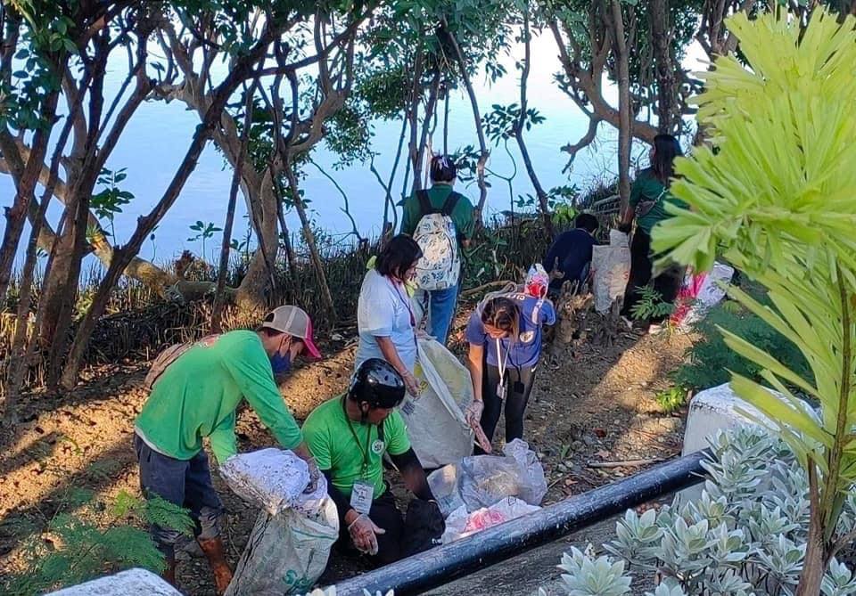 Earth Day cleanup at Esplanades