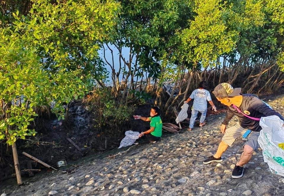 Earth Day cleanup at Esplanades