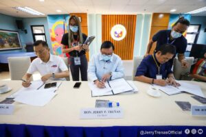 MOA signing for Iloilo legacy book
