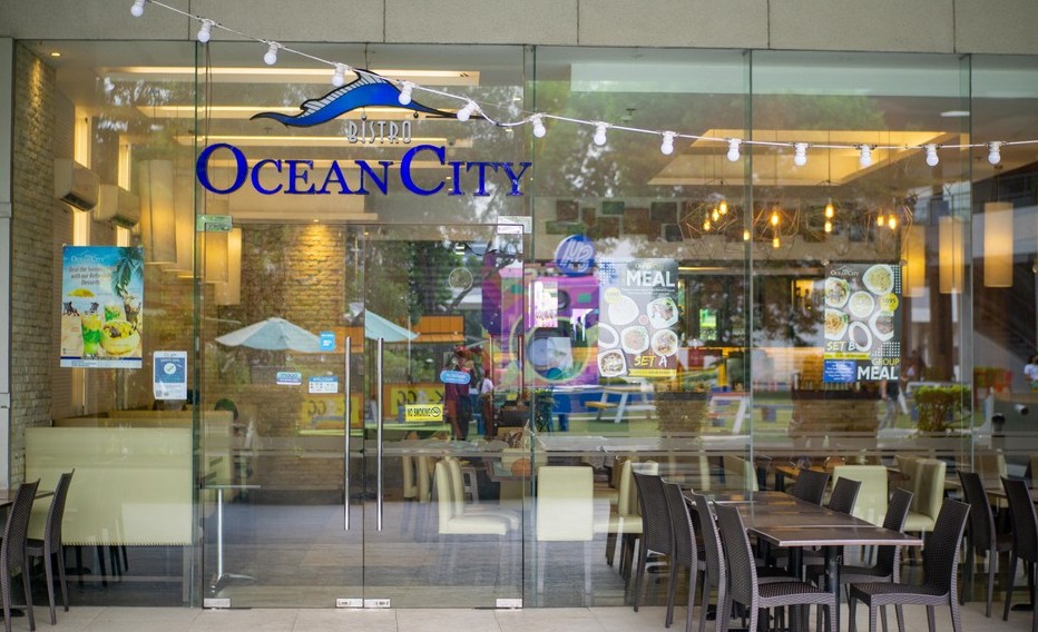 1.Ocean City, a famous seafood restaurant in SM City Iloilo serving mouthwatering Chinese, Ilonggo and Filipino cuisines.