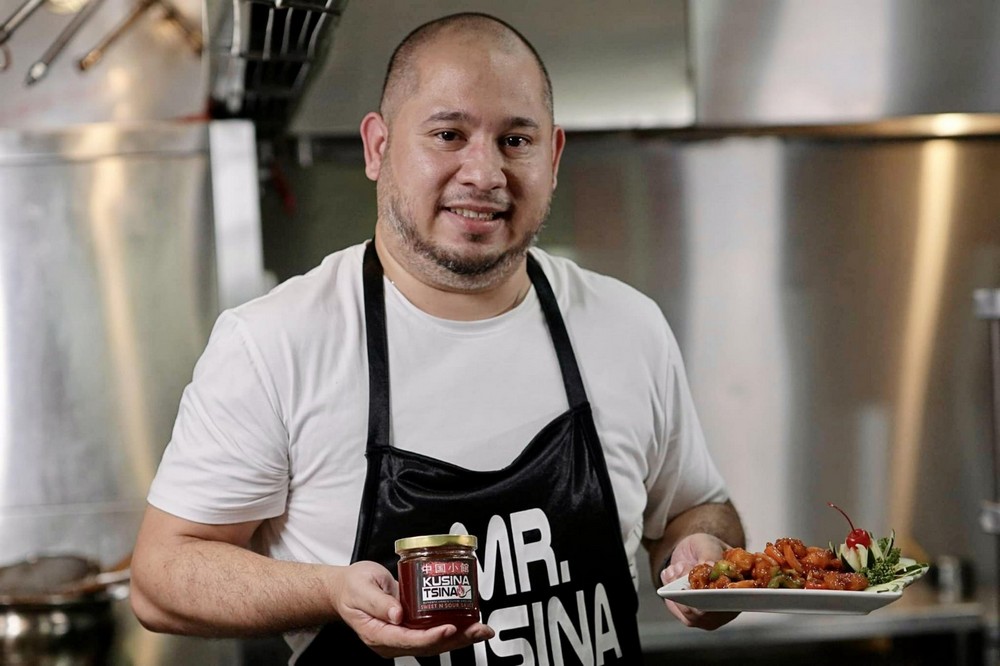 3. Kusina Tsina owner, Eugene Chua with his delightful sweet and sour pork, sweet and sour sauce recipes. He is also the son of the owner of the prestigious Chinese restaurant, Gloria Maris.