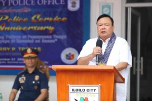 trenas supports police