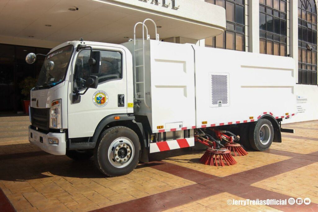 vacuum sweeper truck