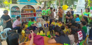 jaro plaza outdoor library