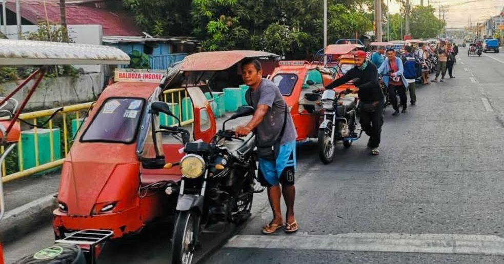 tricycle drivers (2)